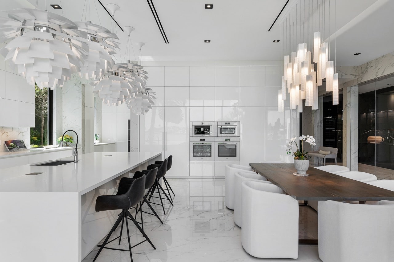 Vibrant art glass pendant chandelier in organic cascading composition